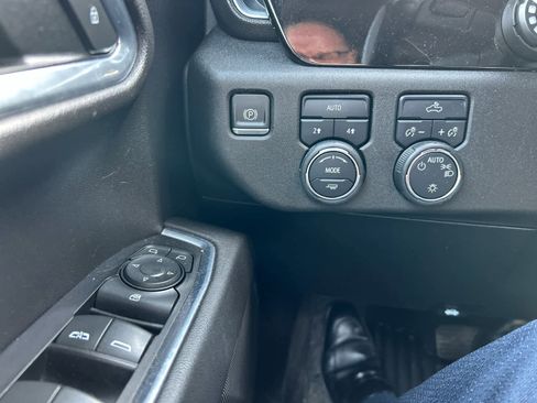 Used 2022 Chevrolet Silverado 1500 LT image 11