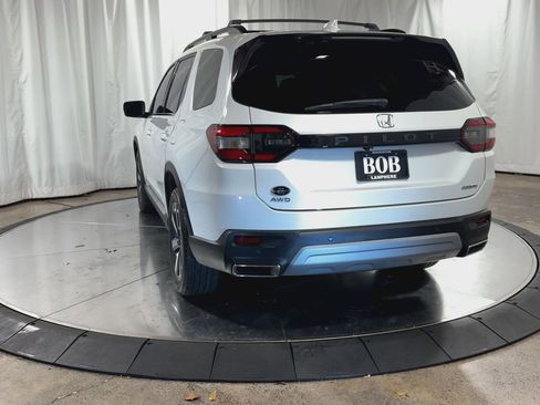 Used 2023 Honda Pilot Touring image 7