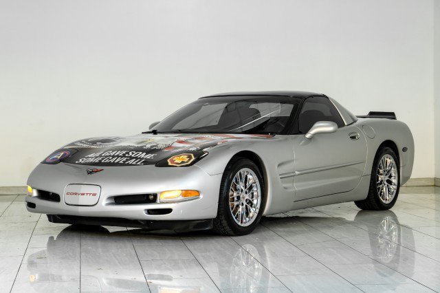 Used 2004 Chevrolet Corvette Coupe w/ Preferred Equipment Group RWD image 4