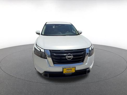 Used 2025 Nissan Pathfinder SV FWD image 4