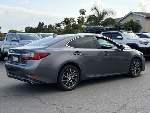 Used 2016 Lexus ES 350 w/ Premium Package w/Wood Trim FWD image 3