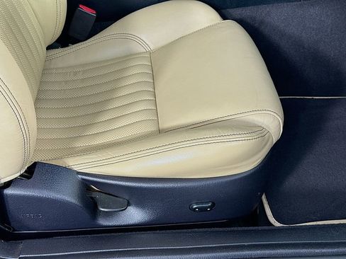 Used 2005 Ford Thunderbird RWD image 21
