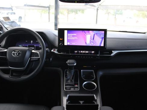 Certified 2025 Toyota Sienna XLE Woodland Edition AWD/4WD image 26