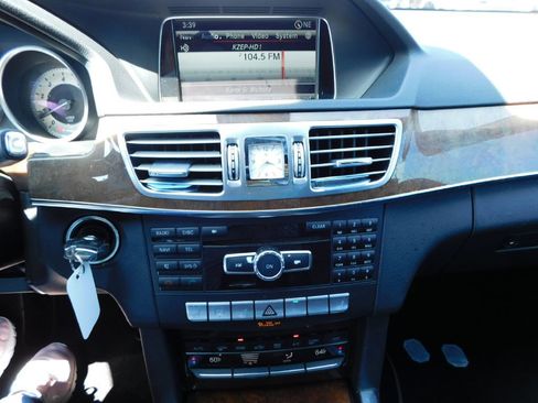 Used 2014 Mercedes-Benz E 350 4MATIC Sedan image 28