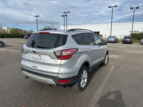 Used 2018 Ford Escape SE image 6