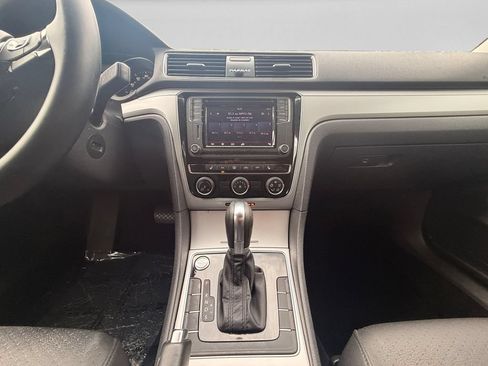 Used 2019 Volkswagen Passat 2.0T Wolfsburg FWD image 11