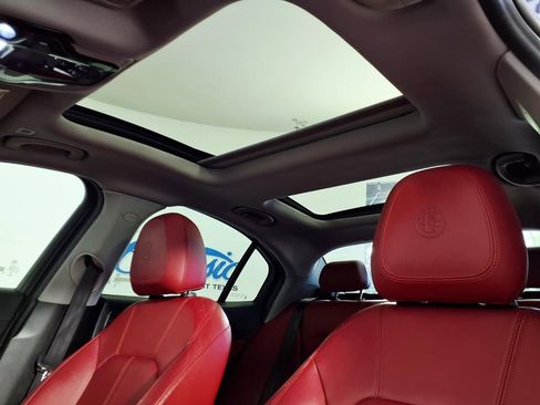 Used 2019 Alfa Romeo Giulia RWD image 16