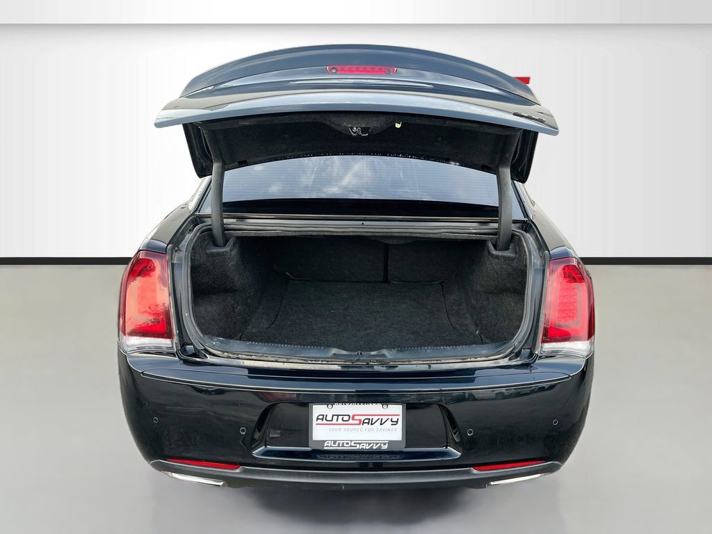 Used 2022 Chrysler 300 Touring L w/ Comfort Group RWD image 25