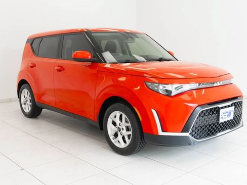 Used 2024 Kia Soul LX w/ Option Group 015 FWD image 7