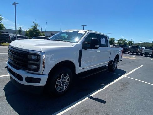 Used 2024 Ford F250 Lariat w/ Black Appearance Package AWD/4WD image 3