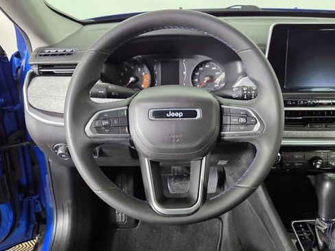 Used 2022 Jeep Compass Latitude FWD image 16