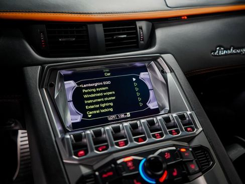 Used 2018 Lamborghini Aventador S AWD/4WD image 18
