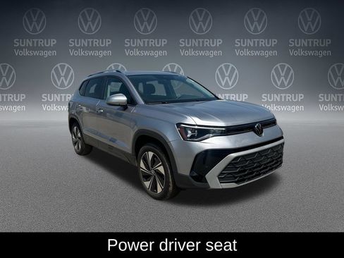 Used 2025 Volkswagen Taos SE w/ Panoramic Sunroof Package AWD/4WD image 10