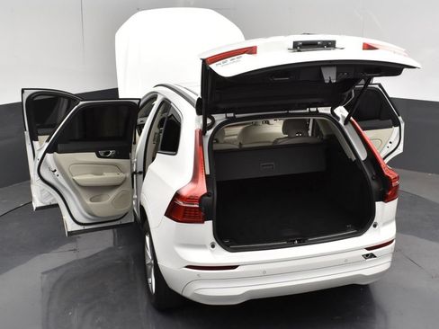 Used 2022 Volvo XC60 B5 Momentum AWD/4WD image 6