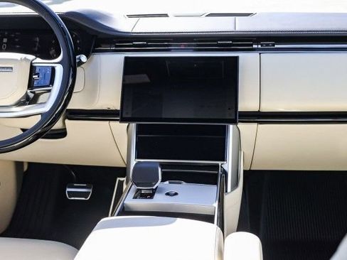 New 2025 Land Rover Range Rover SE image 15