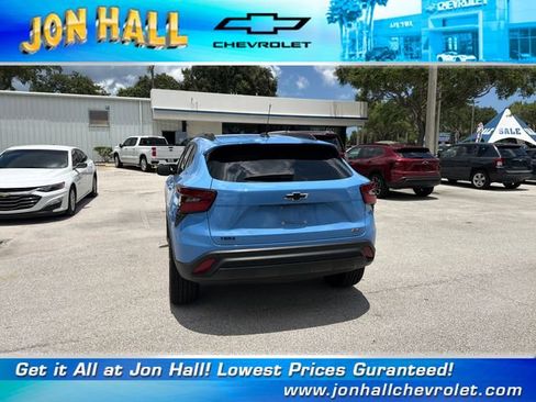 Used 2024 Chevrolet Trax RS w/ Driver Confidence Package FWD image 8