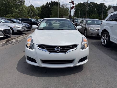 Used 2011 Nissan Altima 2.5 S w/ Convenience Pkg FWD image 2