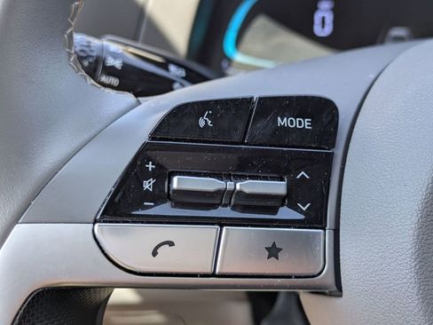 Certified 2025 Hyundai Elantra Sport FWD image 16