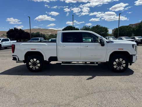 Used 2025 GMC Sierra 2500 Denali w/ Denali Reserve Package AWD/4WD image 4