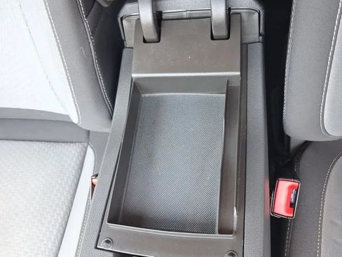 Used 2017 Ford Escape SE w/ Equipment Group 201A FWD image 19