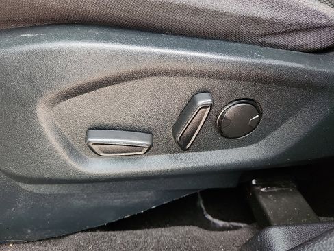 Used 2019 Ford Explorer XLT w/ Equipment Group 201A FWD image 11