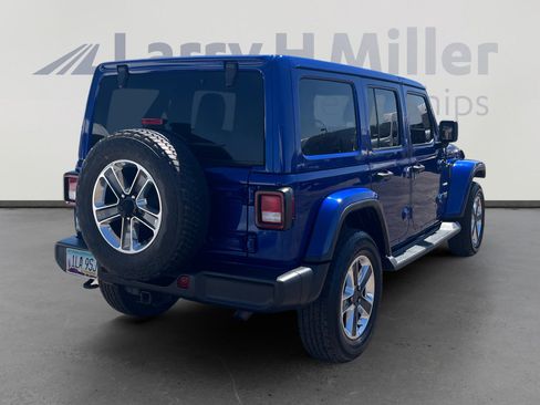 Used 2018 Jeep Wrangler Unlimited Sahara image 5