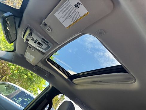 Used 2025 Toyota Sienna XLE FWD image 30