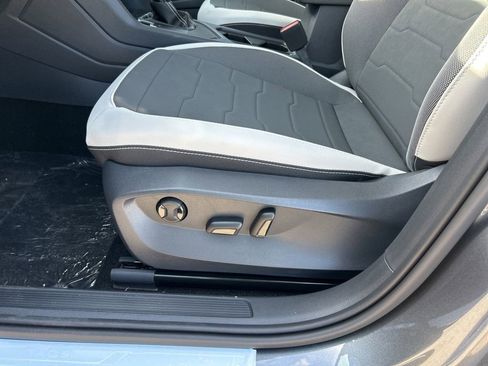 New 2026 Volkswagen Taos SE image 16