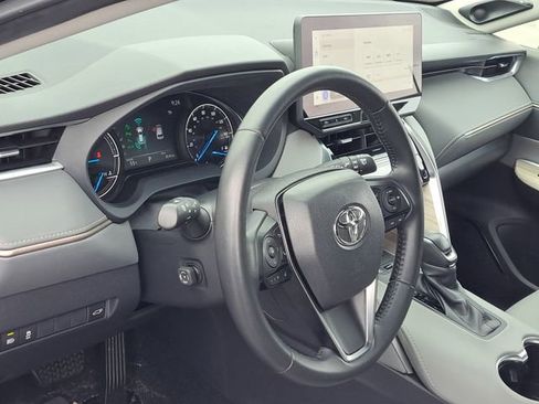 Used 2024 Toyota Venza XLE AWD/4WD image 7