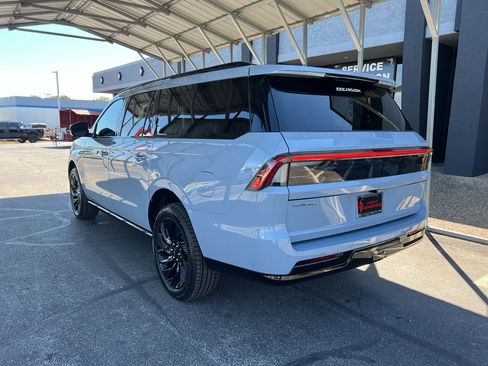 New 2025 Lincoln Navigator L Reserve w/ Jet Appearance Package image 4