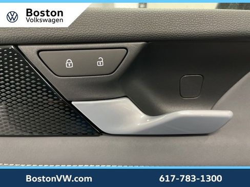 New 2025 Volkswagen Tiguan SE image 28