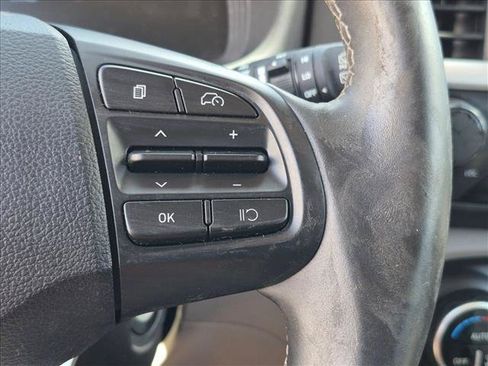 Used 2023 Hyundai Venue SEL FWD image 10