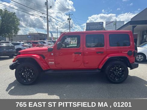 Used 2024 Jeep Wrangler Unlimited Sahara w/ Technology Group AWD/4WD image 4