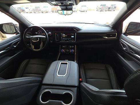 Used 2024 GMC Yukon XL Denali w/ Denali Reserve Package RWD image 12