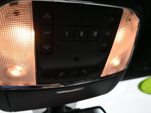 Used 2015 Jeep Grand Cherokee Overland AWD/4WD image 37