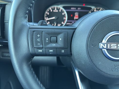 Used 2025 Nissan Pathfinder SV image 28