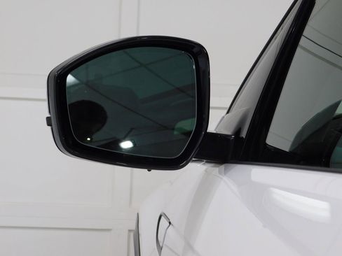 Used 2020 Land Rover Discovery Sport SE AWD/4WD image 18