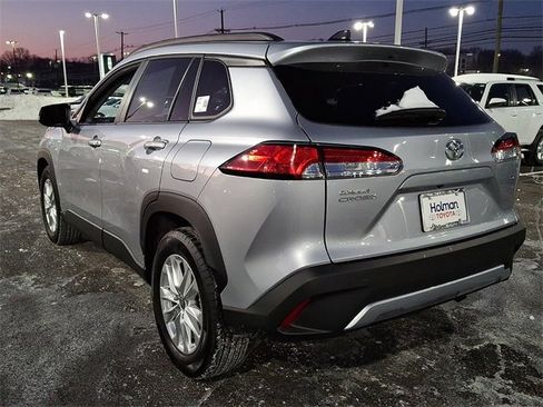 Certified 2025 Toyota Corolla Cross LE image 5