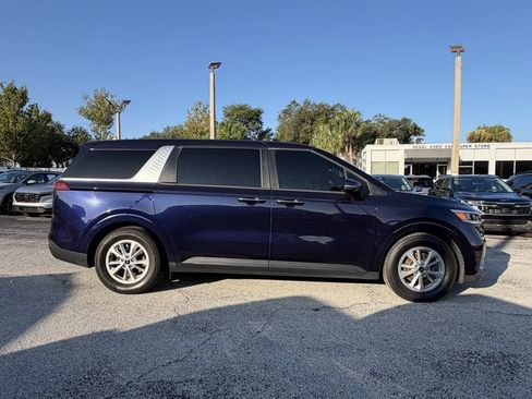 Certified 2024 Kia Carnival LX FWD image 4