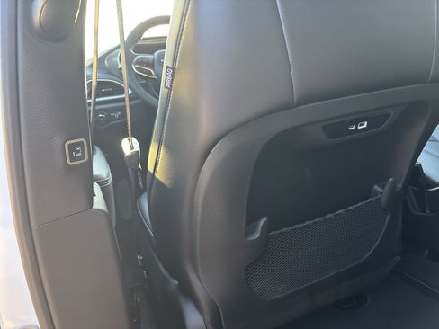 New 2026 Chrysler Pacifica Select image 16