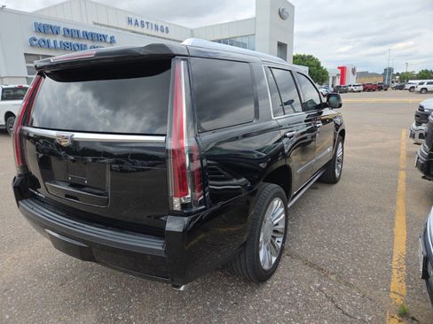 Used 2017 Cadillac Escalade Platinum AWD/4WD image 5