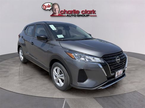 New 2025 Nissan Kicks Play S image 8