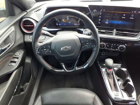 Used 2025 Chevrolet Trax RS FWD image 13