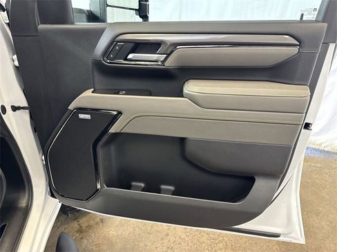 Used 2025 Chevrolet Silverado 2500 ZR2 w/ Technology Package image 29