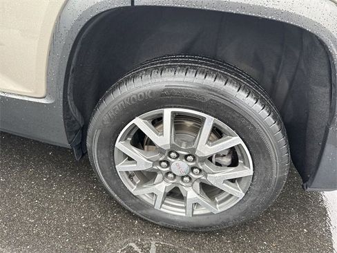 Used 2022 GMC Acadia SLE image 32