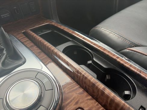 Used 2020 Nissan Armada SL w/ Premium Package image 17