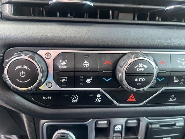 Used 2025 Jeep Wrangler Unlimited Rubicon w/ Convenience Group AWD/4WD image 26
