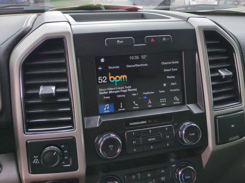 Used 2019 Ford F150 Lariat w/ Max Trailer Tow Package image 22