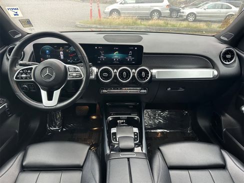 Used 2020 Mercedes-Benz GLB 250 4MATIC w/ Premium Package image 9