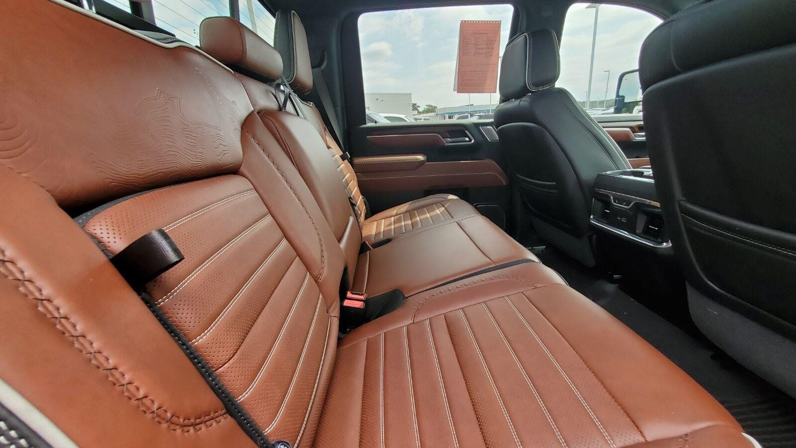 Used 2025 GMC Sierra 3500 Denali Ultimate AWD/4WD image 6